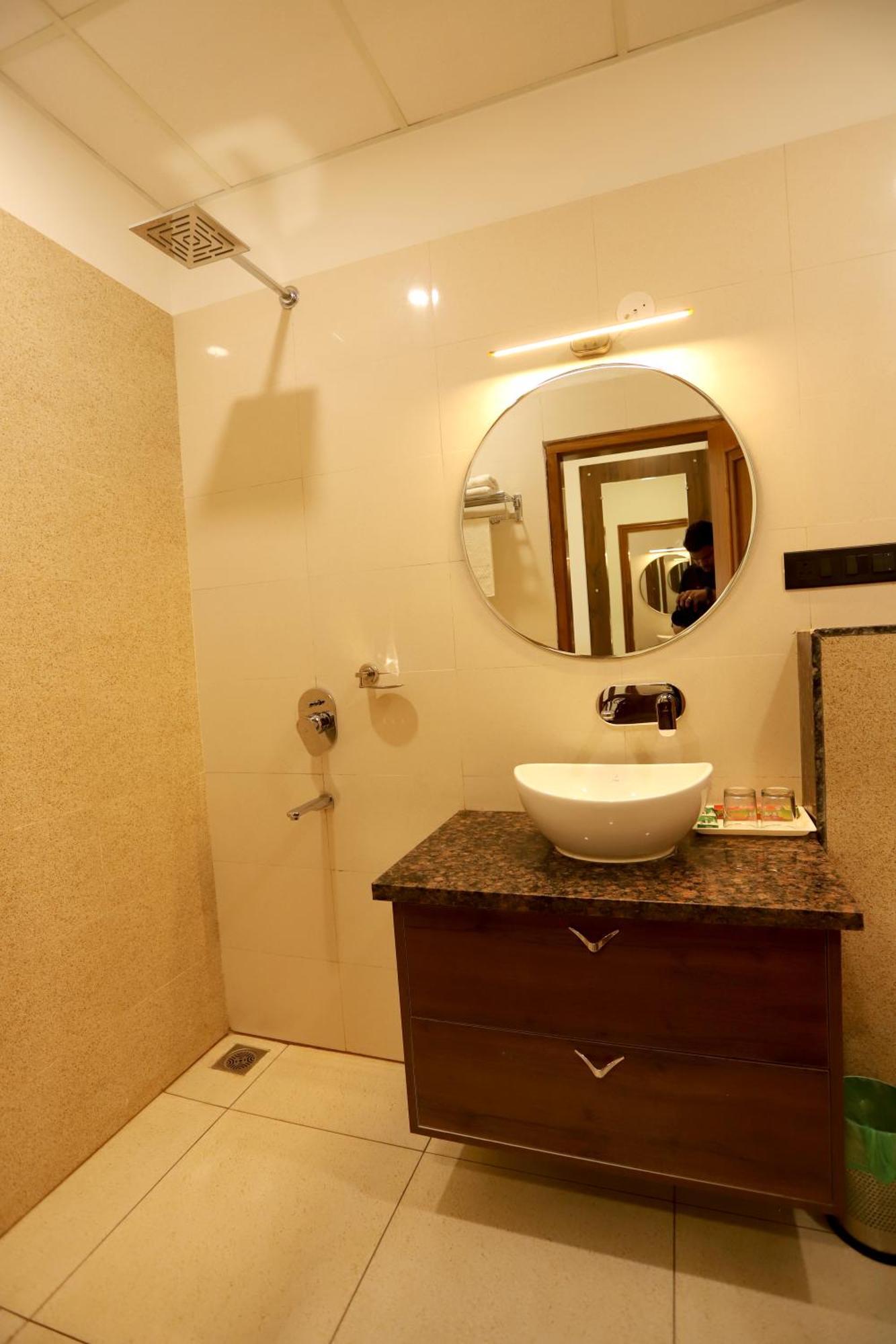 Hotel Dhingra Inn Rewāri Kültér fotó