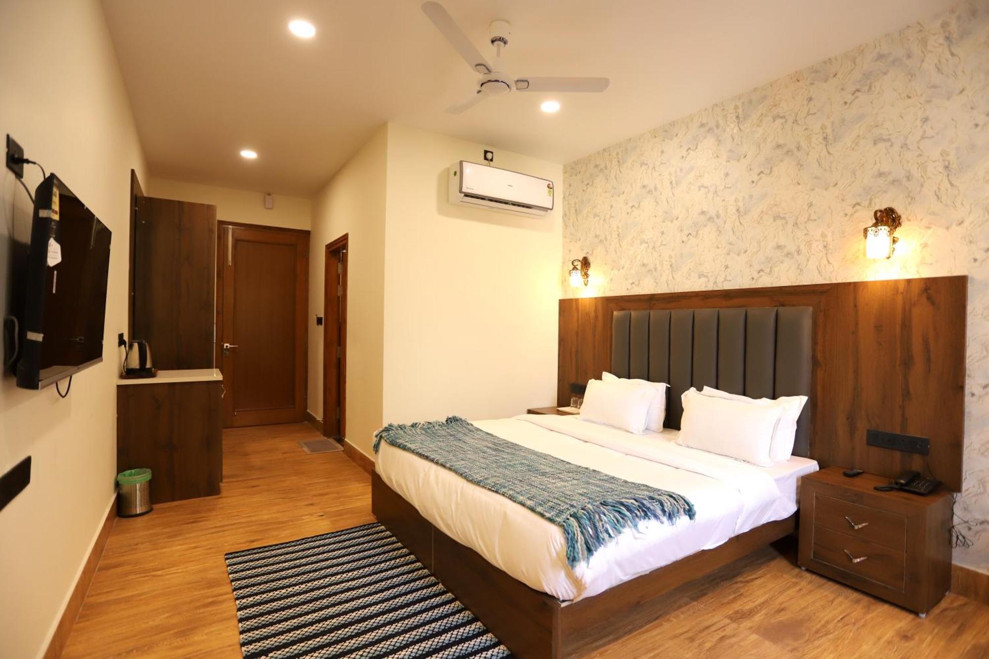Hotel Dhingra Inn Rewāri Kültér fotó