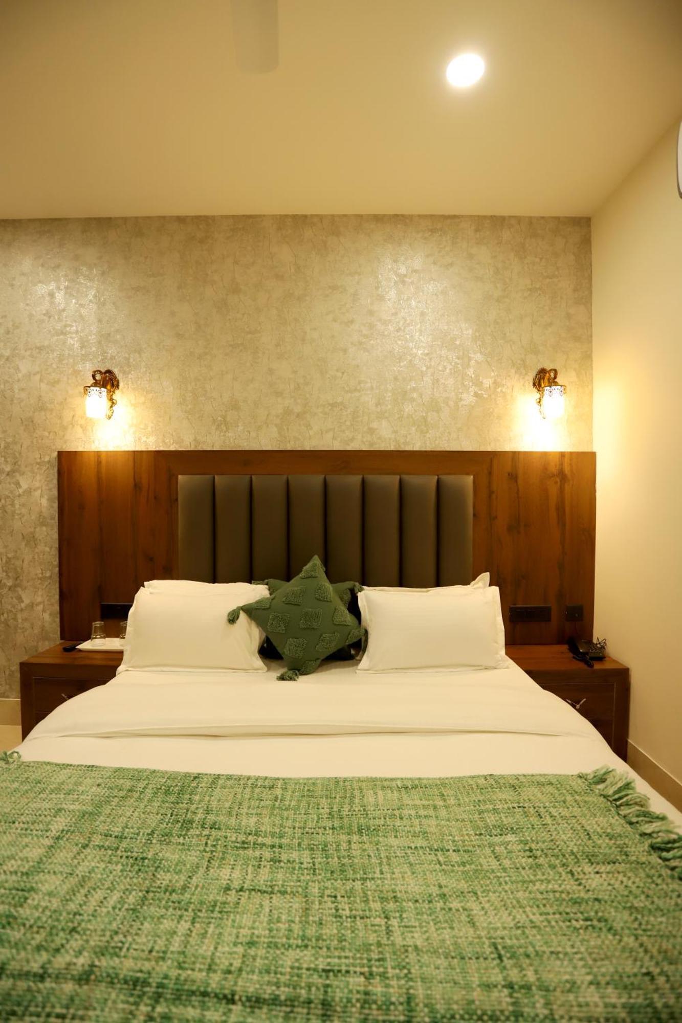 Hotel Dhingra Inn Rewāri Kültér fotó