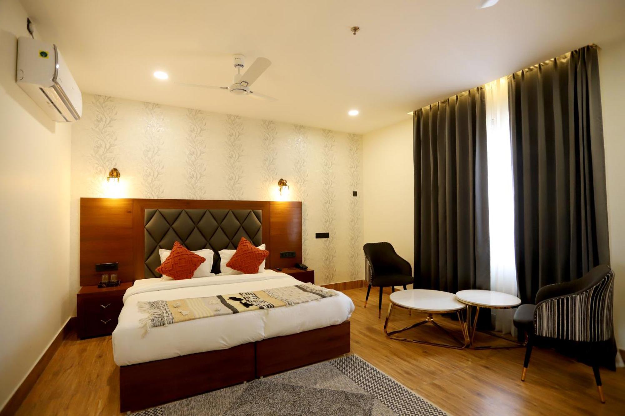 Hotel Dhingra Inn Rewāri Kültér fotó